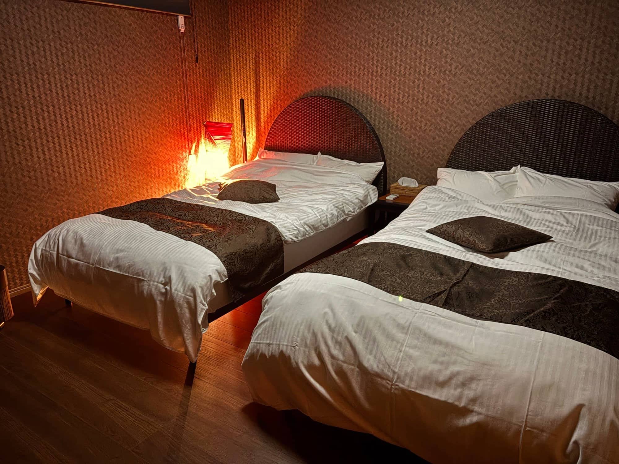 ドームテントのベッド