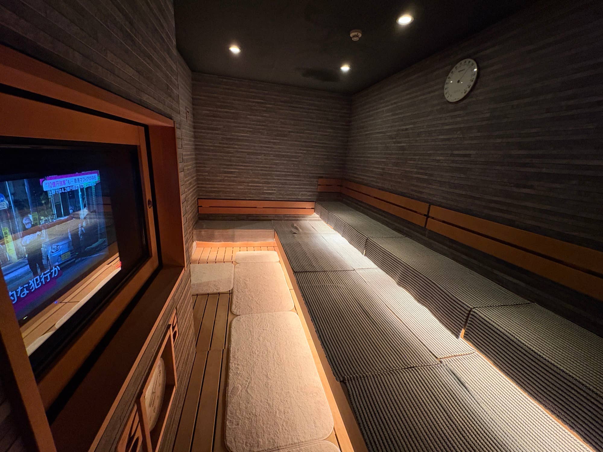 ドライサウナ室内
