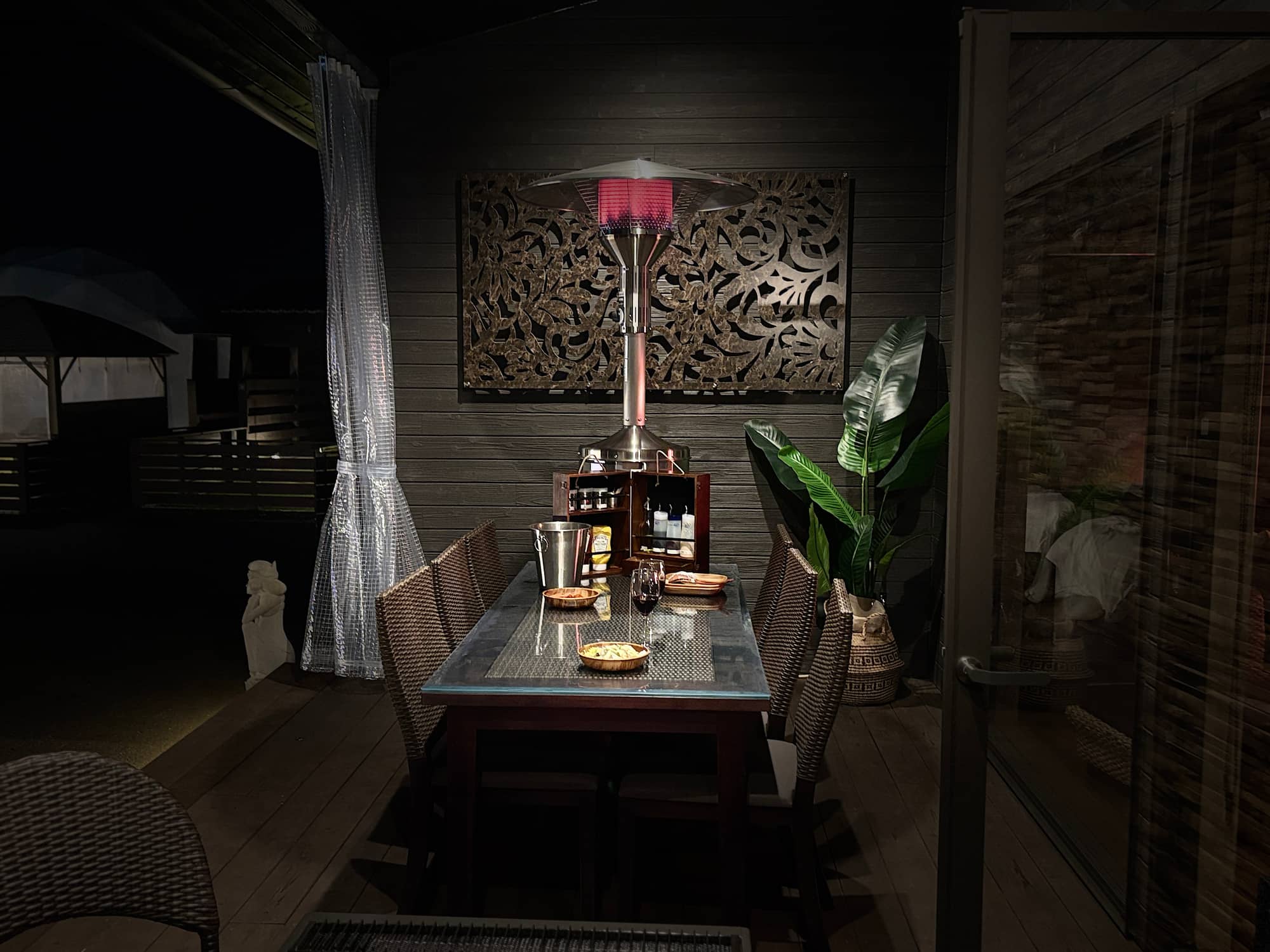 夜のダイニング